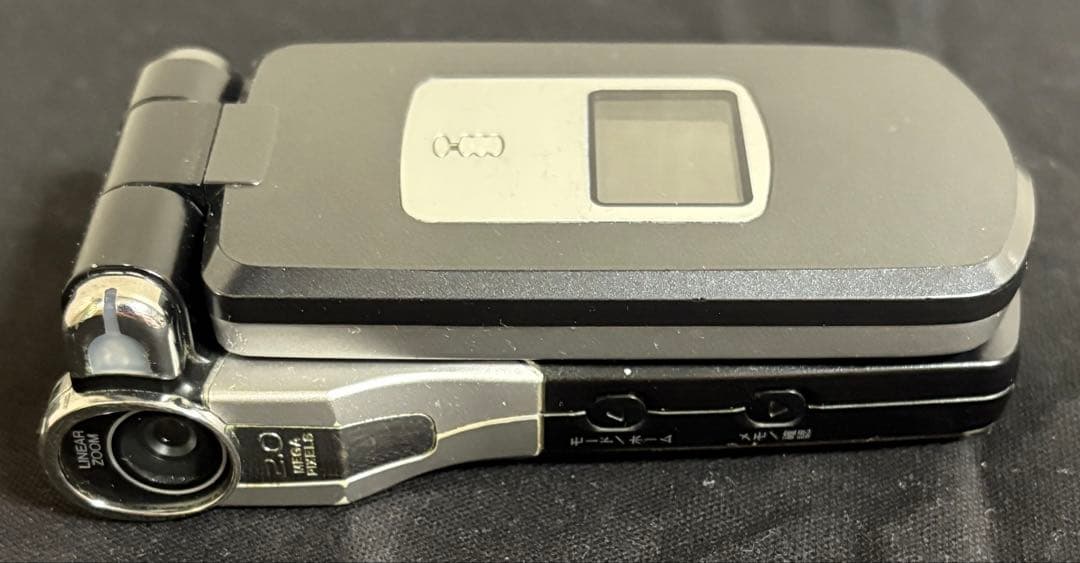 NTT DoCoMo P900iV 携帯電話 クラウドブラック FF7 AC