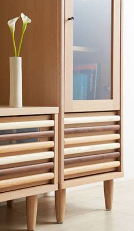 3種の天然木 ガラス扉キャビネット