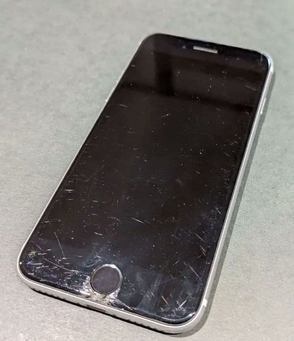 傷あり iPhoneSE 第二世代 ブラック