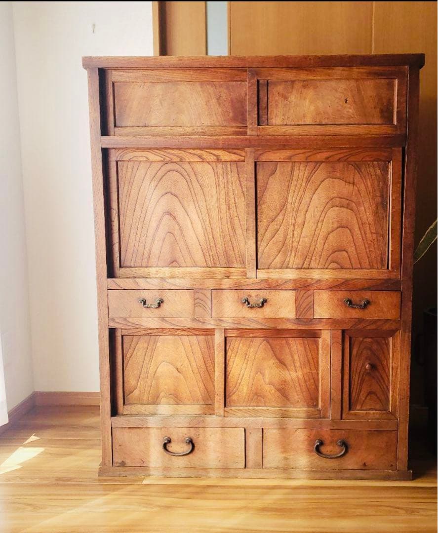 木目が美しい箪笥