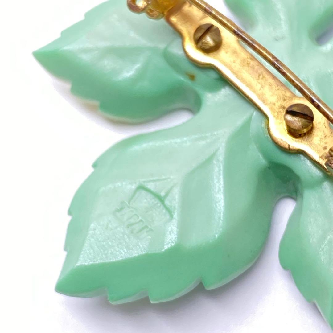 美品 俊兼 トシカネジュエリー 有田焼 葉っぱ 蔦 陶器 ブローチ