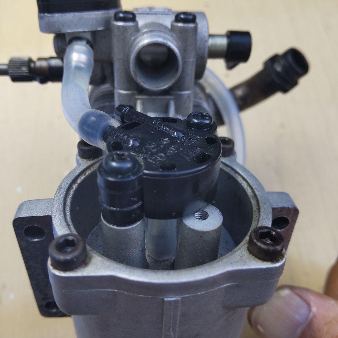 OS FSシリーズ 4ストロークエンジン91サーパス、燃料ポンプ付き