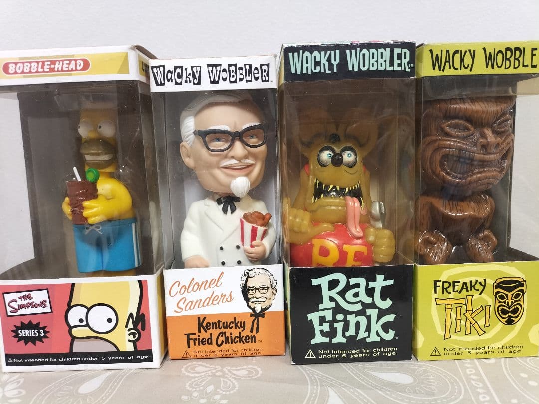フィギュア4体セット　ホーマー・ラットフィンク・KFC・TIKI