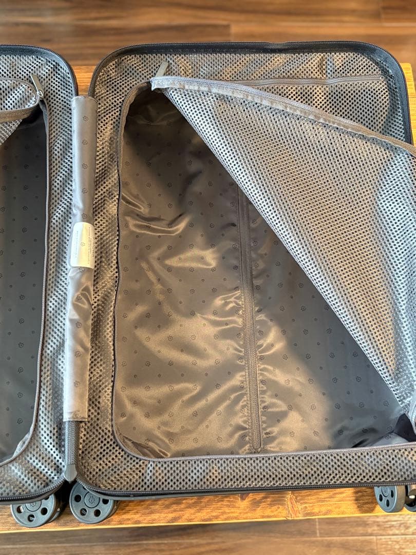 バッグ RIMOWA ESSENTIAL LITE CABIN 37L BLACK