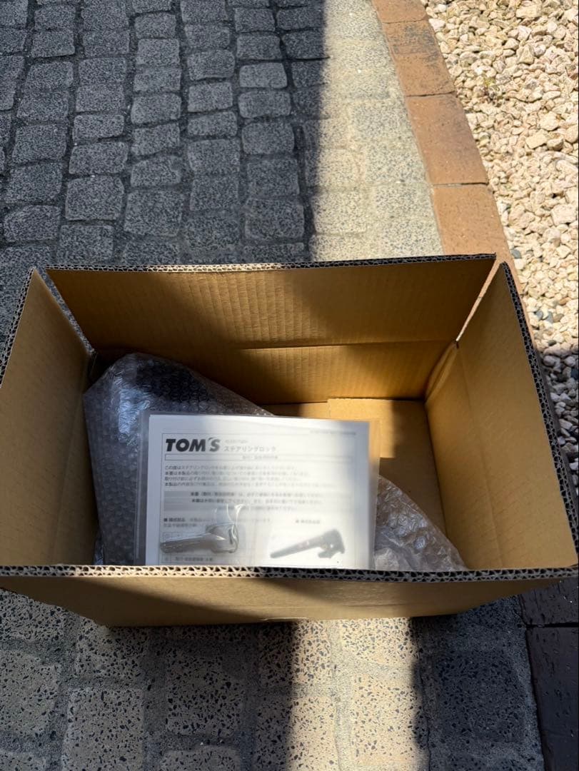 TOM’Sステアリングロック