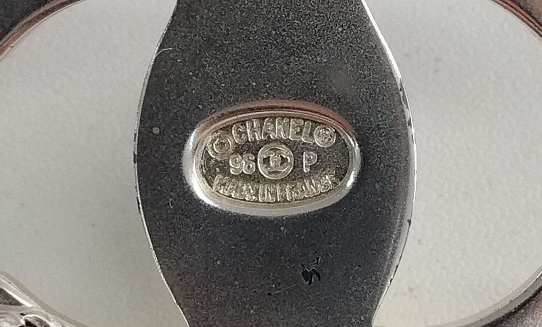 APX03 シャネル 極美品 ターンロック ココマークブローチ 箱付き