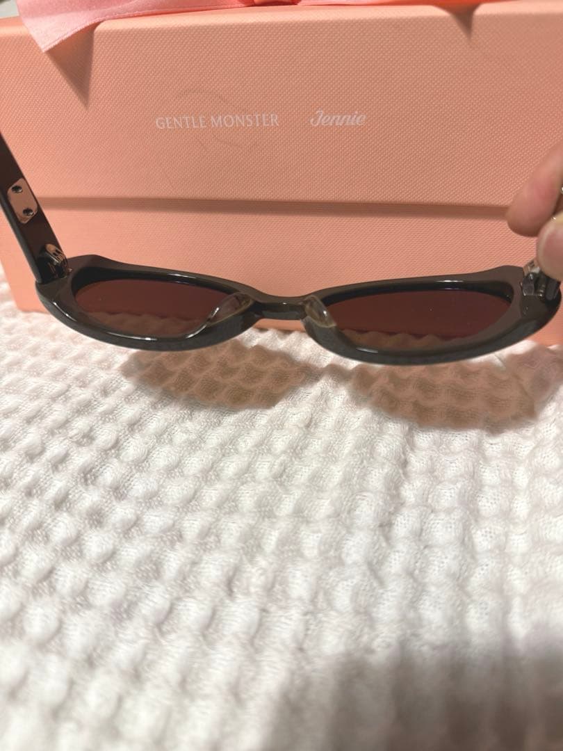 GENTLE MONSTER Jennieコラボ サングラスリボンチャーム付き