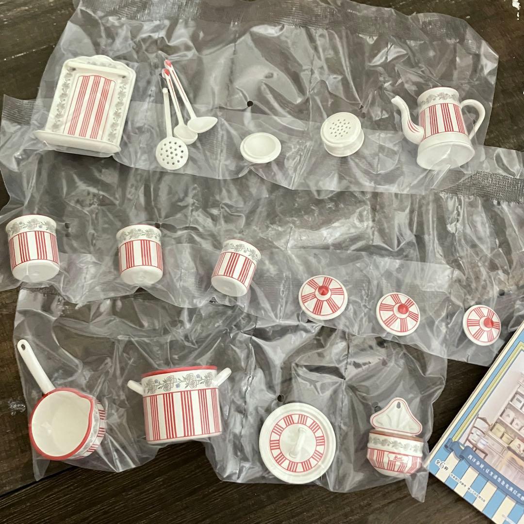 ミニチュア　キッチン雑貨　レッドストライプ　西洋雑貨　ドールハウス 1/6