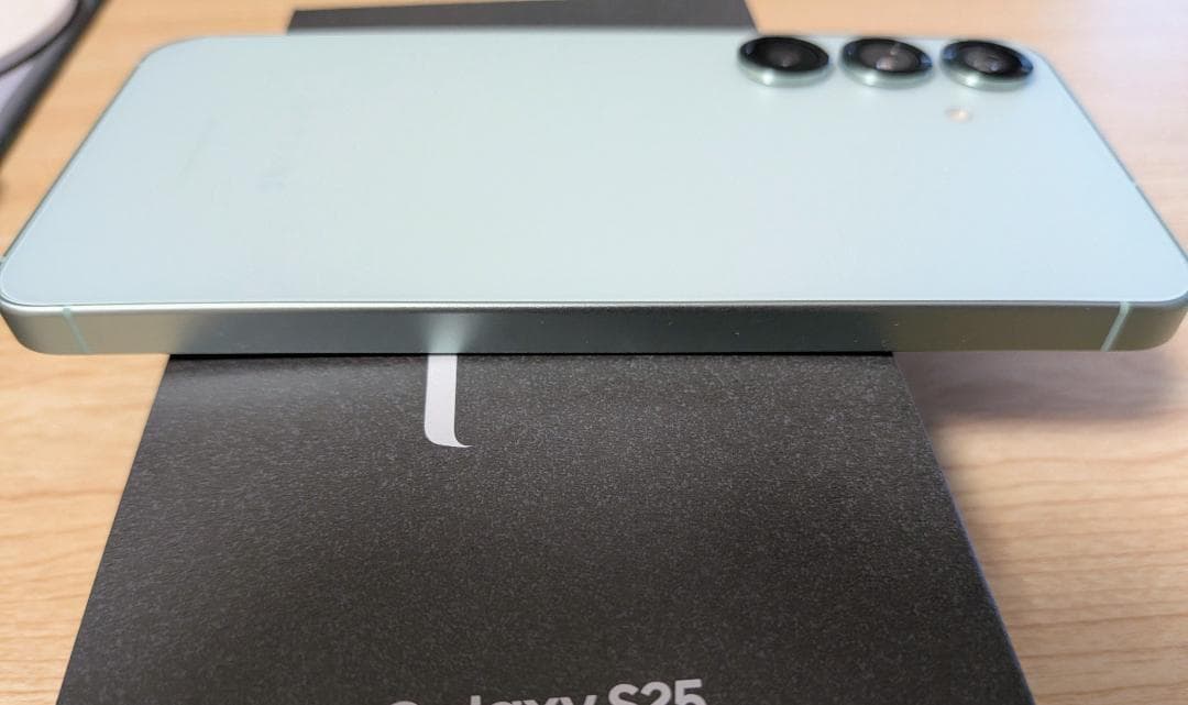 【美品】Samsung Galaxy S25 256GB ミント ＋ ケース