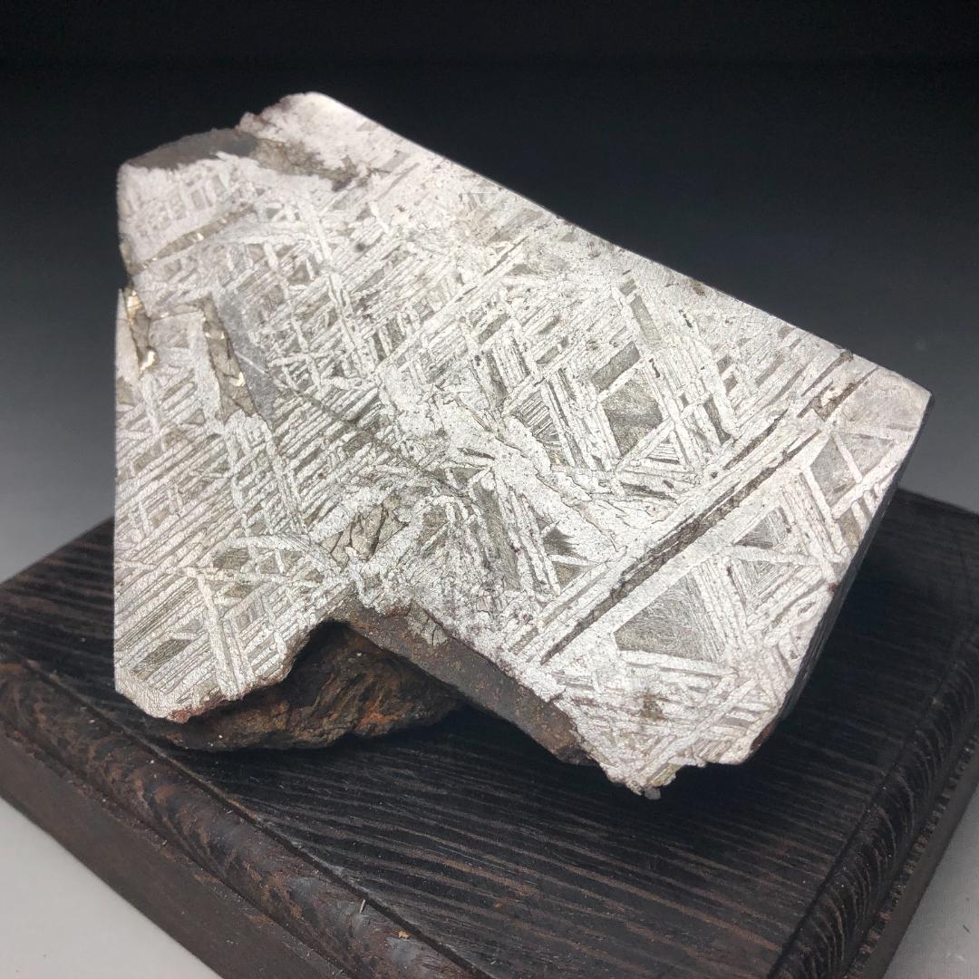 アルタイ隕石　大型隕石 鉄隕石　外皮付き隕石　ナチュラル　原石　重さ約1095ｇ