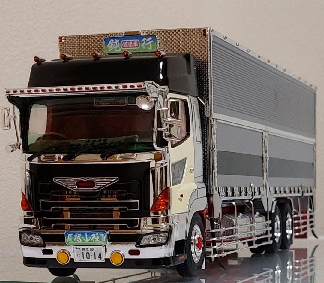 デコトラ アオシマ1/32 日野プロフィア 造りボディー キャブ2個セット完成品