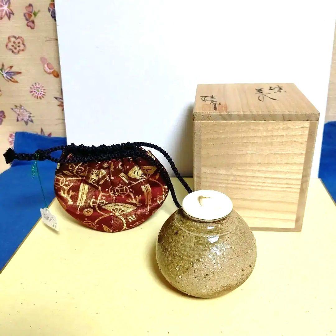 文琳茶入、信楽焼、桂秋作。