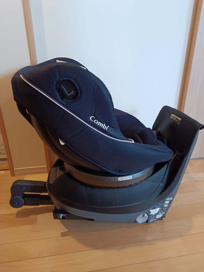 Combiチャイルドシート クルムーヴネイビーISOFIX回転式　CG-CIG