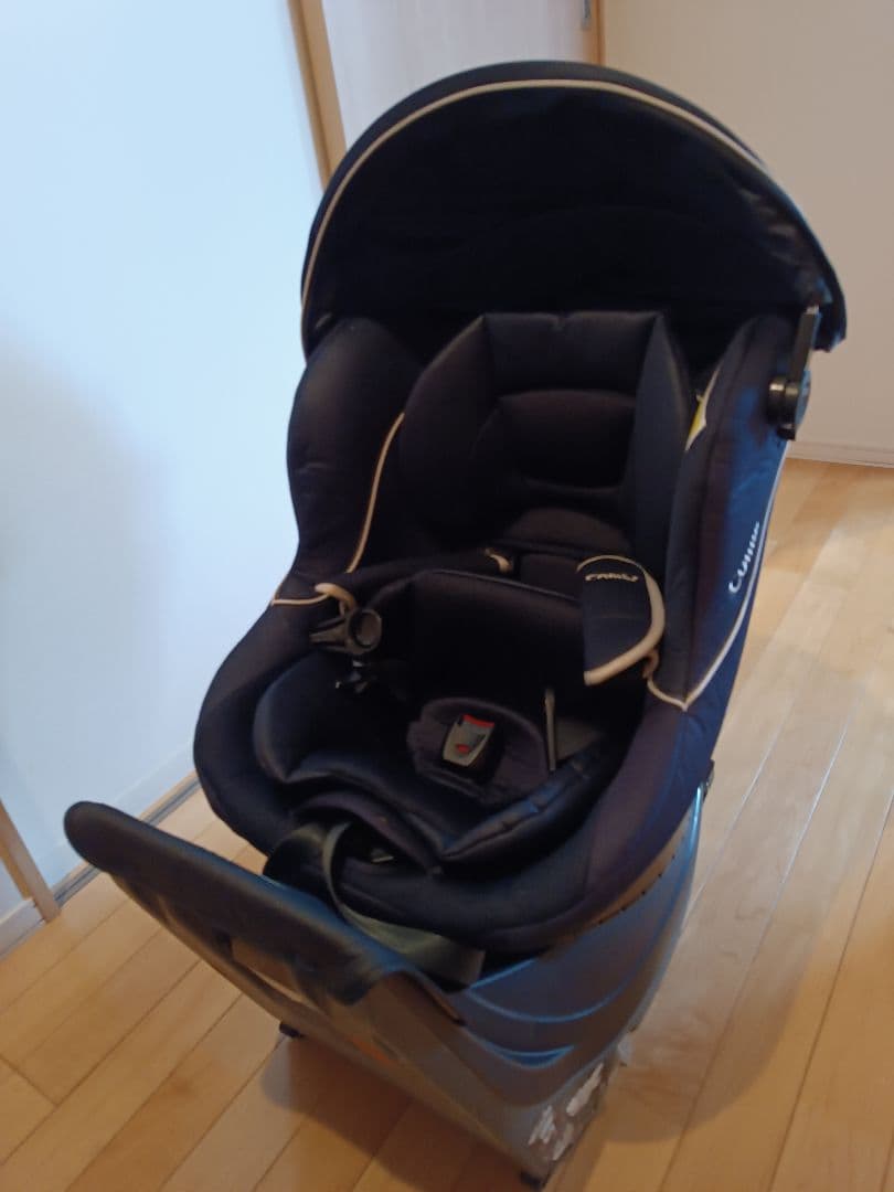 Combiチャイルドシート クルムーヴネイビーISOFIX回転式　CG-CIG
