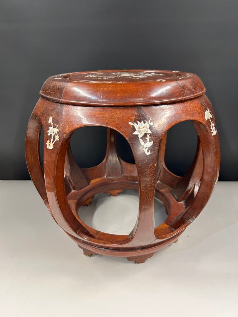 中国花梨￼丸型座卓 螺鈿￼細工付き