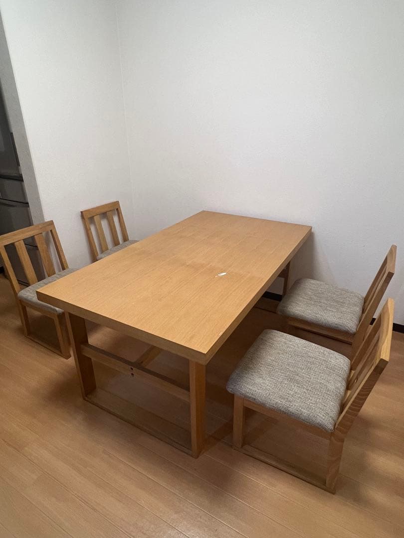 ニトリ　ロータイプ　木製ダイニングテーブル　椅子別売り