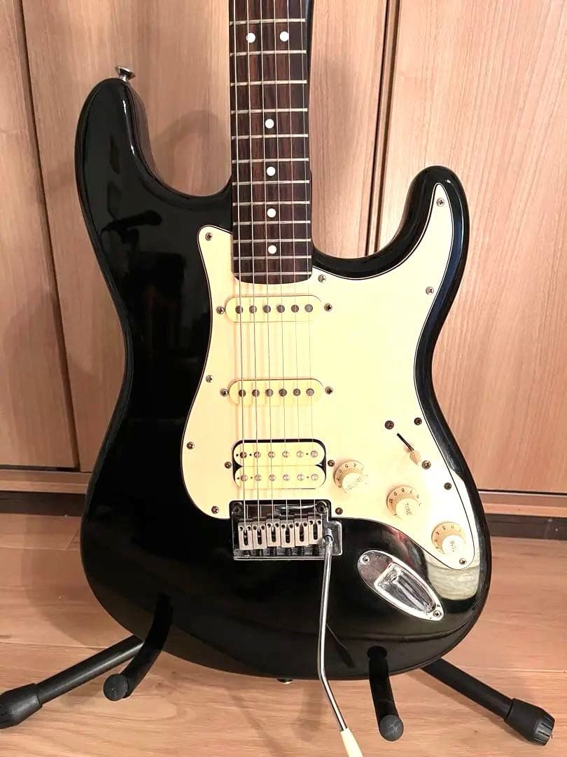 Squier by Fender ストラトキャスタータイプ（HSS）エレキギター