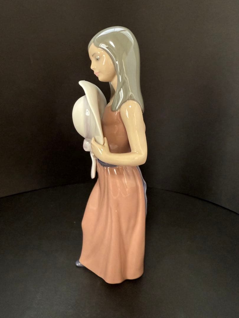 リヤドロ スペイン Bashful Girl 内気な女の子 少女 陶磁器人形