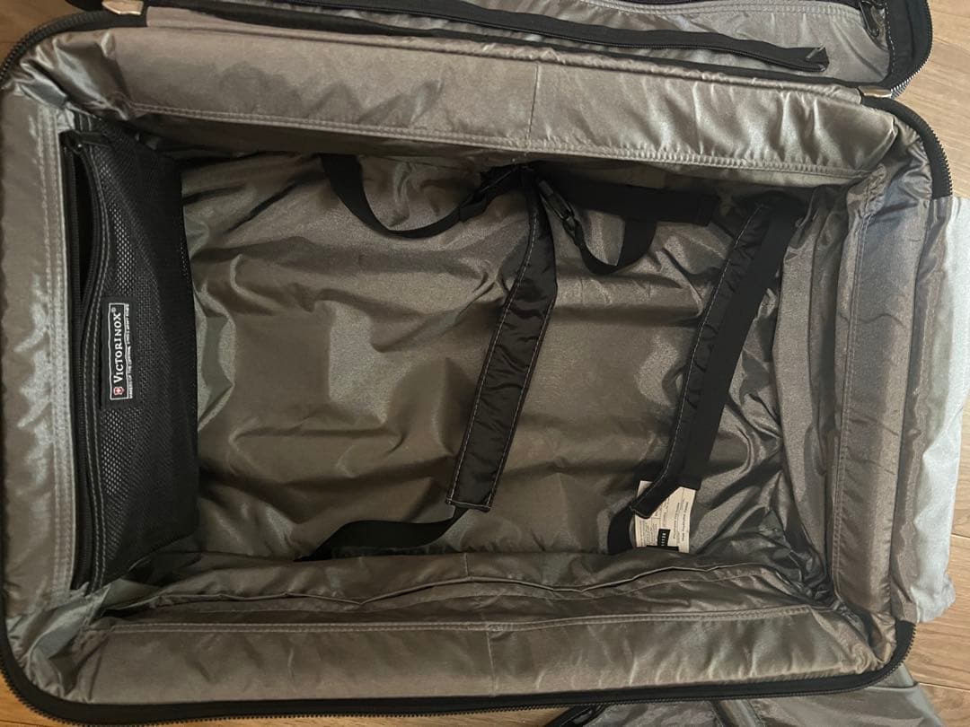 ヴィクトリノックス製スーツケース - 清潔で丁寧に使用された高品質モデル