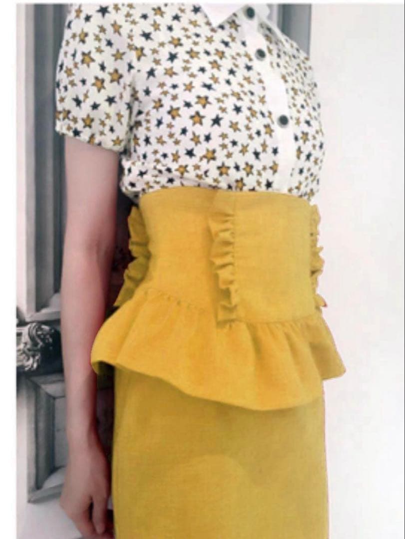 【新品タグ付】manielle ペプラムフリルスカート ゴールド【adk001】