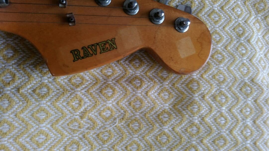 RAVEN 古いビンテージエレキギター　ストラト