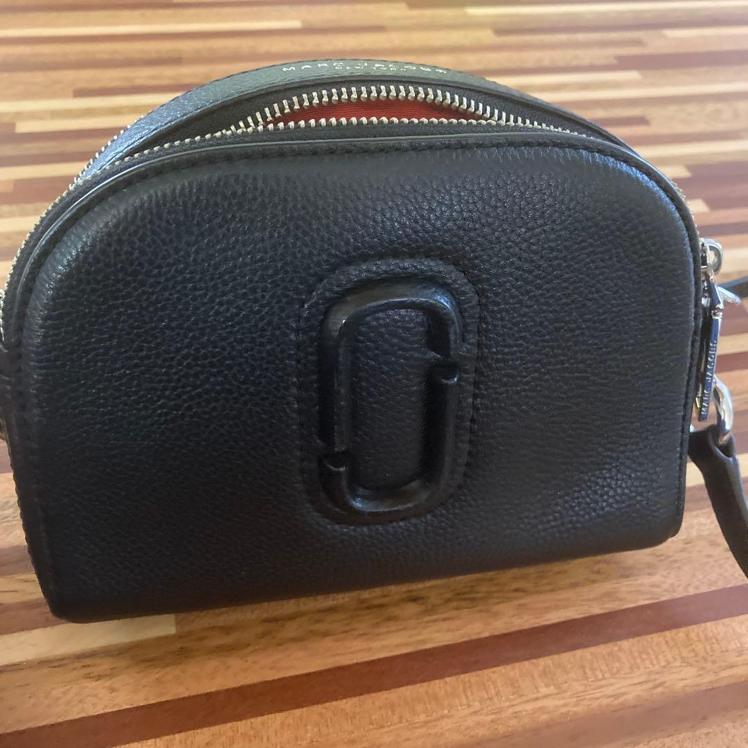 MARC JACOBS ブラックレザーショルダーバッグ