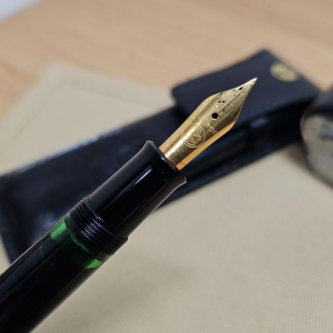 PELIKAN ペリカン F刻印 ペン・万年筆 樹脂系素材 ブラック ケース付き