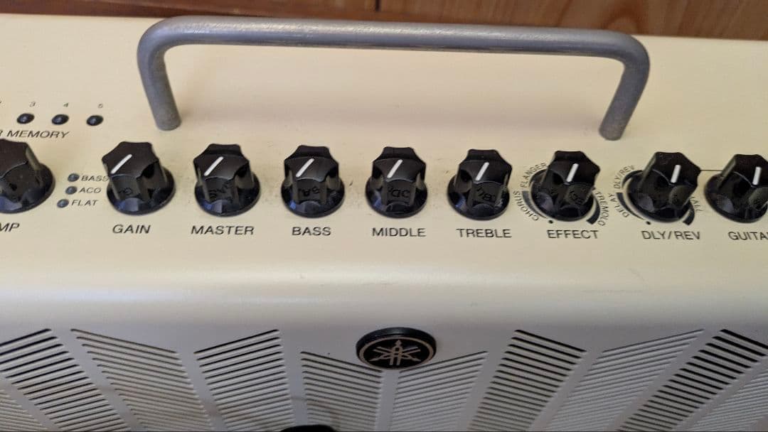 きゃろ　Yamaha THR10 ギターアンプ クリーム　難あり