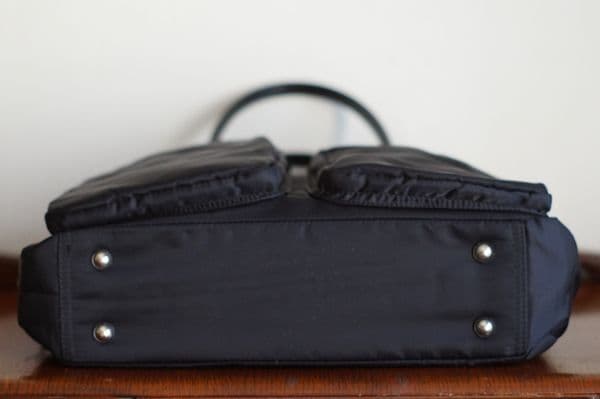 ビジネスバッグ　黒 　Ｂ４　２ＷＡＹ　軽量　ＰＣ ポケット多数　多機能　ベルト付