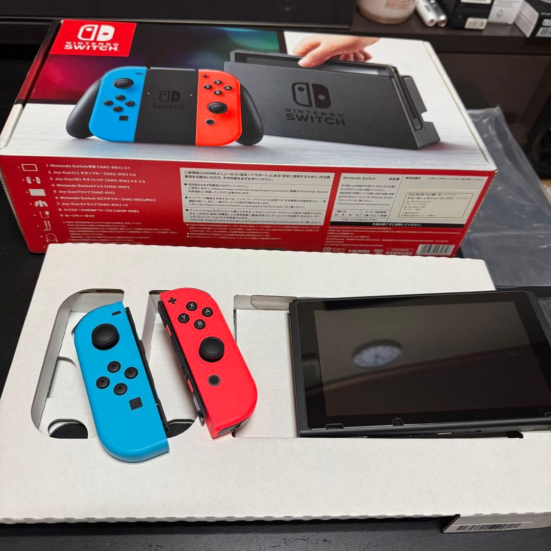 美*様 i*u様 【美品】Nintendo Switch 本体 青/赤 Joy-