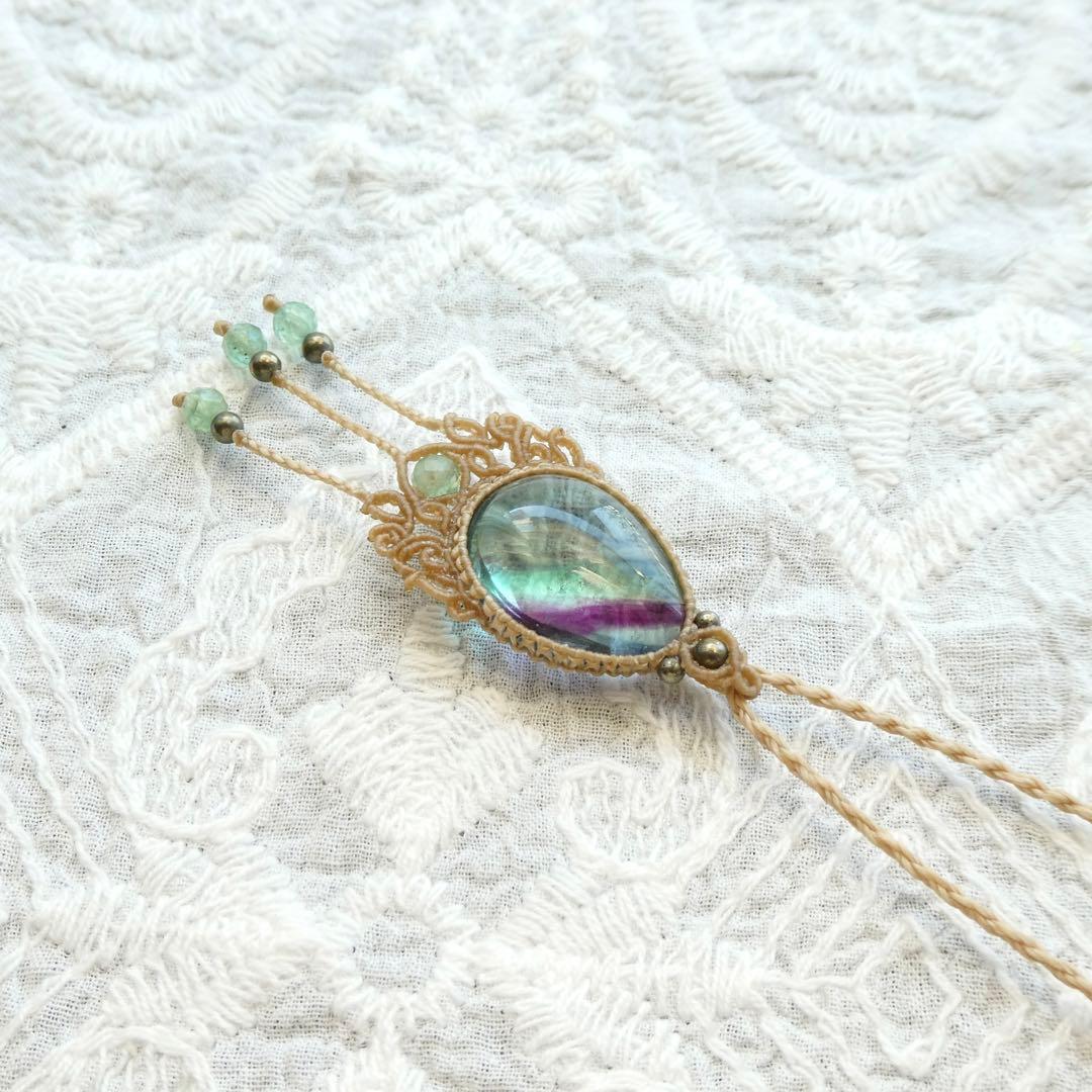 フローライトのマクラメネックレス