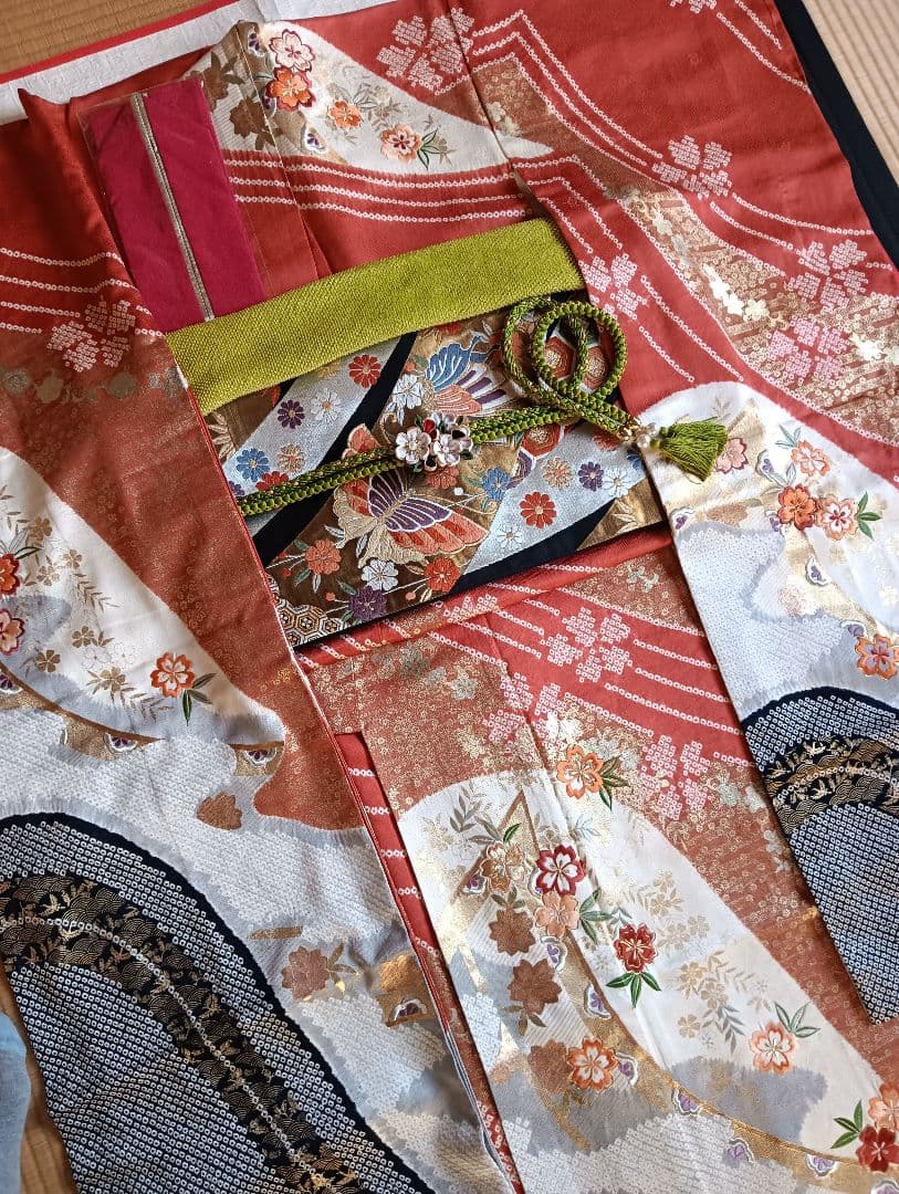 王道の古典色柄　振袖フルセット　朱赤　絞り　金彩　刺繍　美品　丈160 裄66