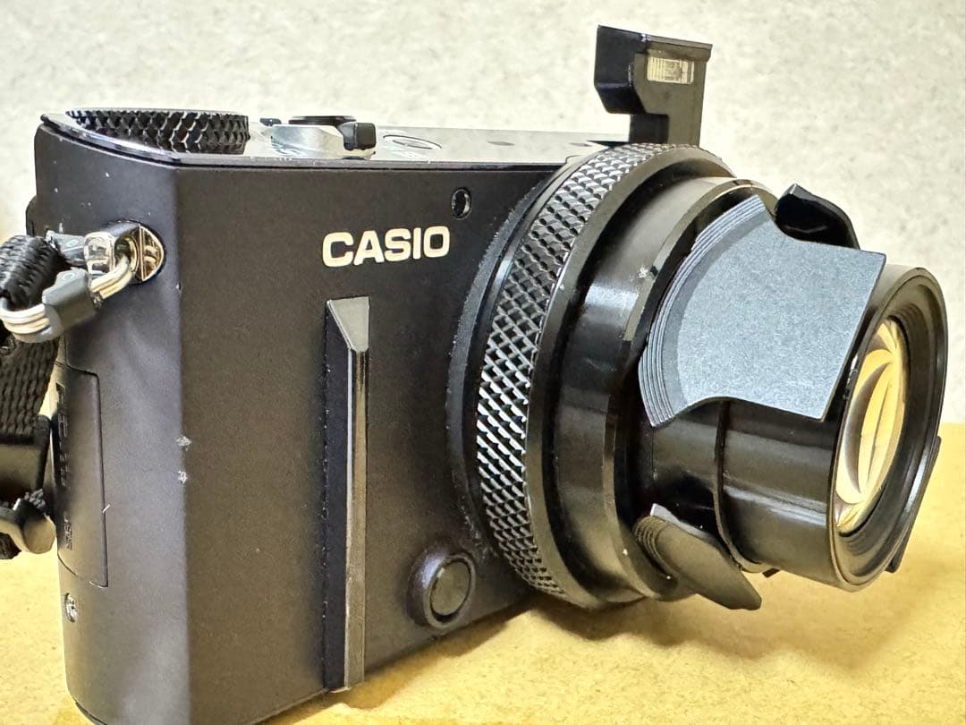 CASIO EX-10デジタルカメラ