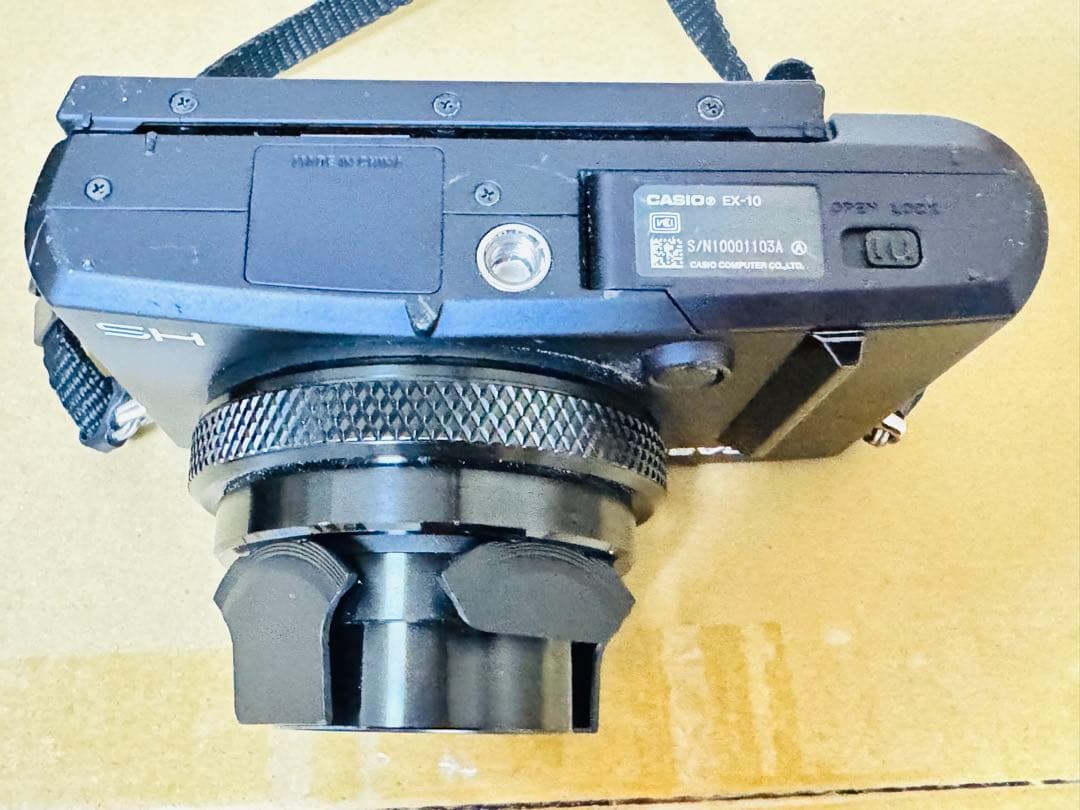 CASIO EX-10デジタルカメラ