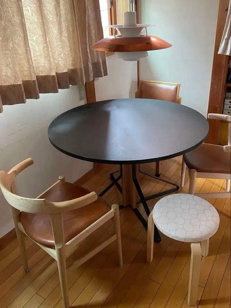 アルテック カアリ 円形ダイニングテーブル