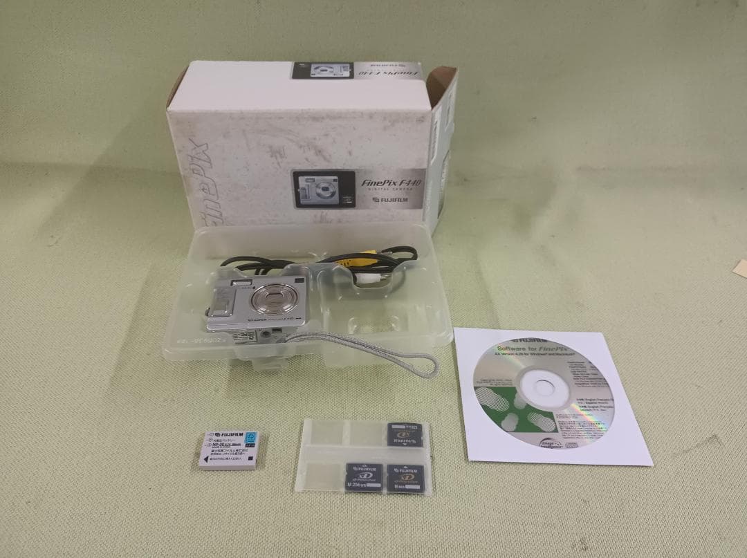 都《AEREN》Fujifilm FinePix F440　デジタルカメラ　動作