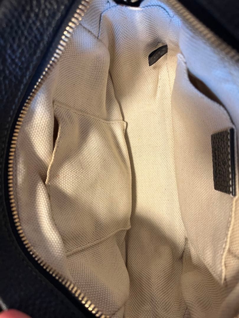 GUCCI ブラックレザー ショルダーバッグ