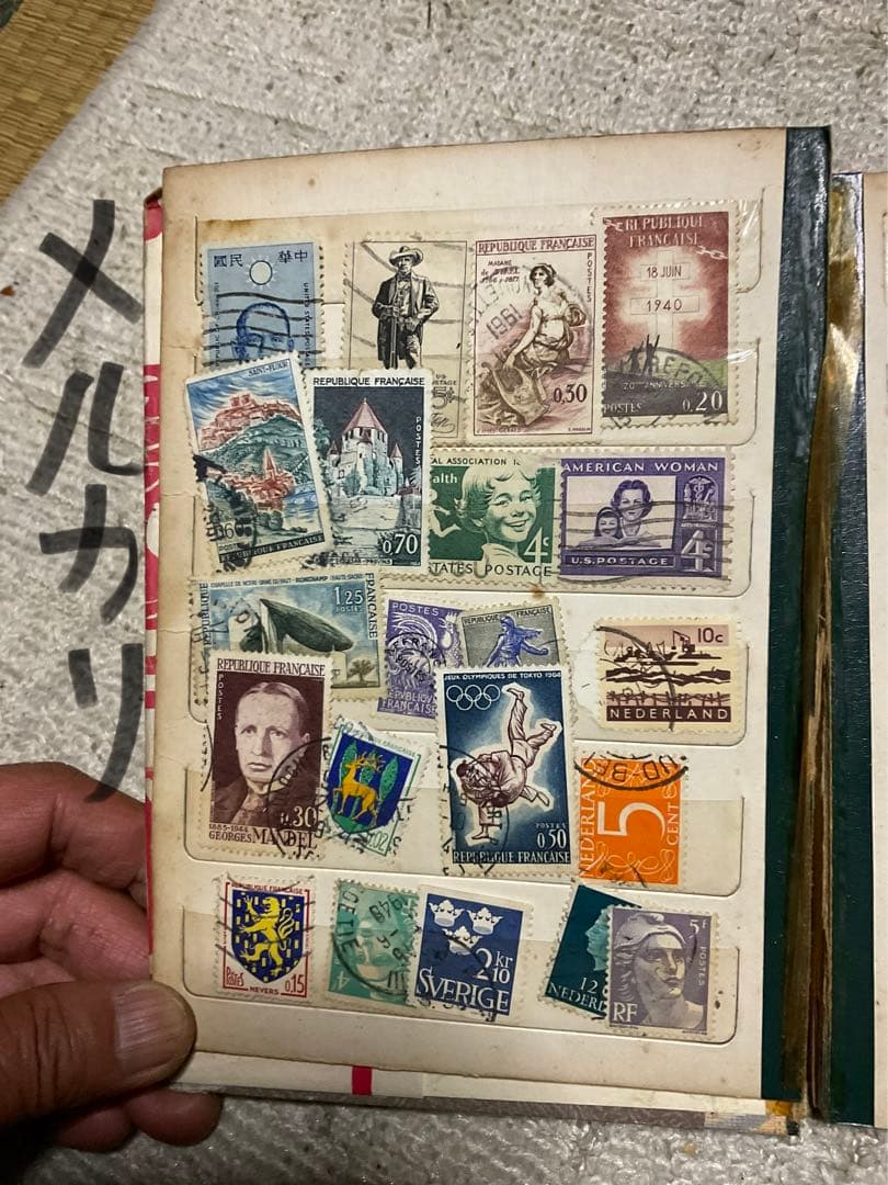 使用済み外国切手／157枚程。日本の切手も少々。【古い時代の切手ばかりです】。