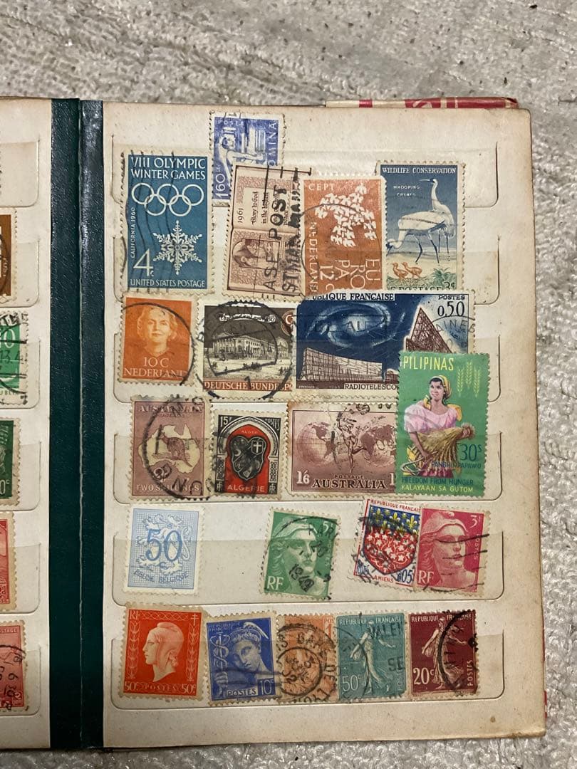 使用済み外国切手／157枚程。日本の切手も少々。【古い時代の切手ばかりです】。