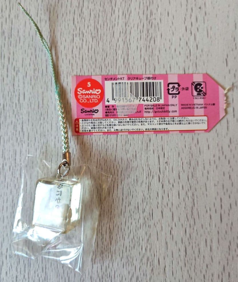 ゆ*リ様 Hello Kitty センチメントKT クリアキューブ根付け なにか