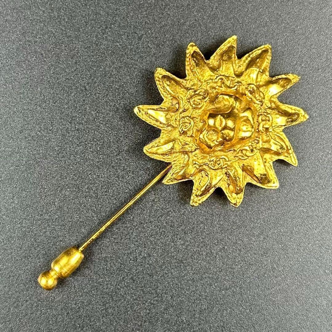 【シャネル】極美品　ライオン＆太陽モチーフ ピンブローチ　ゴールド　箱付き