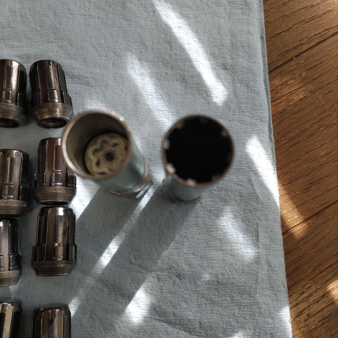 マックガードホイルロック、ナット