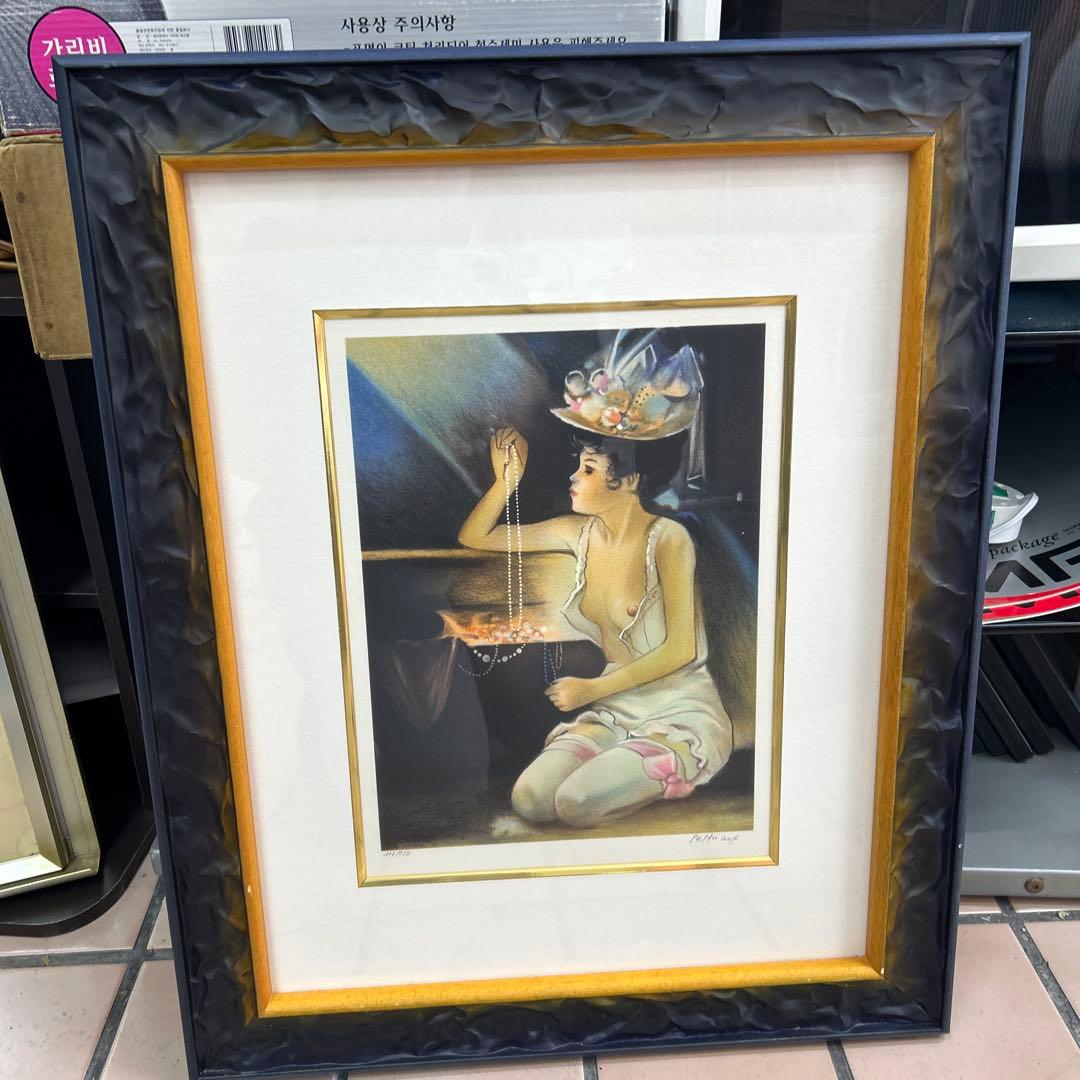 ペルテリオラ　白いネックレス　　117/250 裸婦