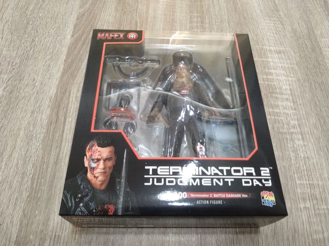 MAFEX T-800 (T2：BATTLE DAMAGE Ver.)