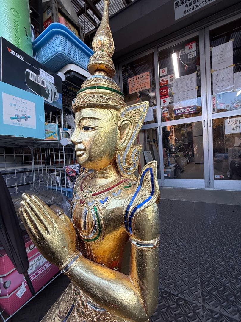 手彫りの金箔タイの天使像：レインツリー木製モザイク象嵌