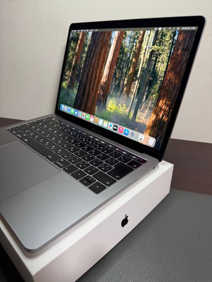 MacBook Pro 2019、13インチ、スペースグレイ。