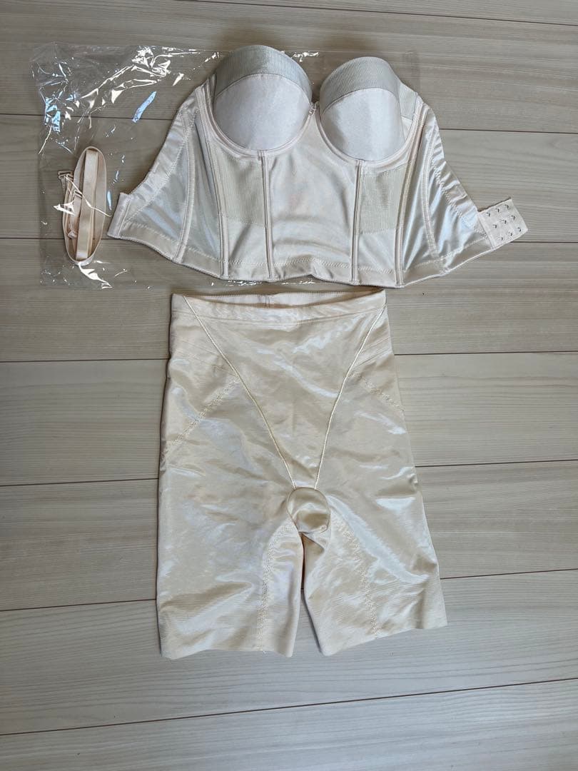 FOUR SIS & CO. ブライダルインナー ベージュ