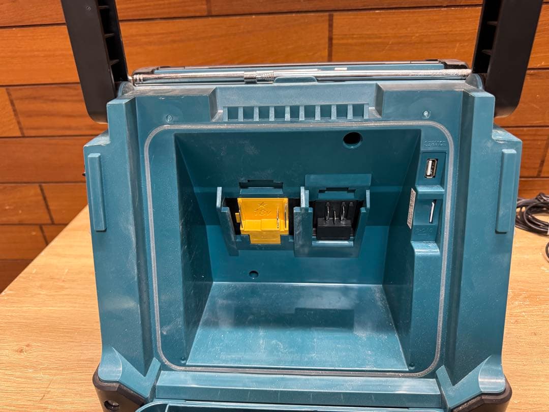 マキタ Makita 充電式 ラジオ テレビ TV100