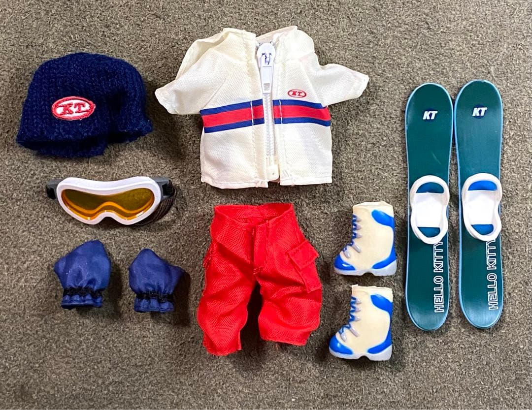 ハローキティ ドレスアップ コレクション マスコット 服 キャリーケース