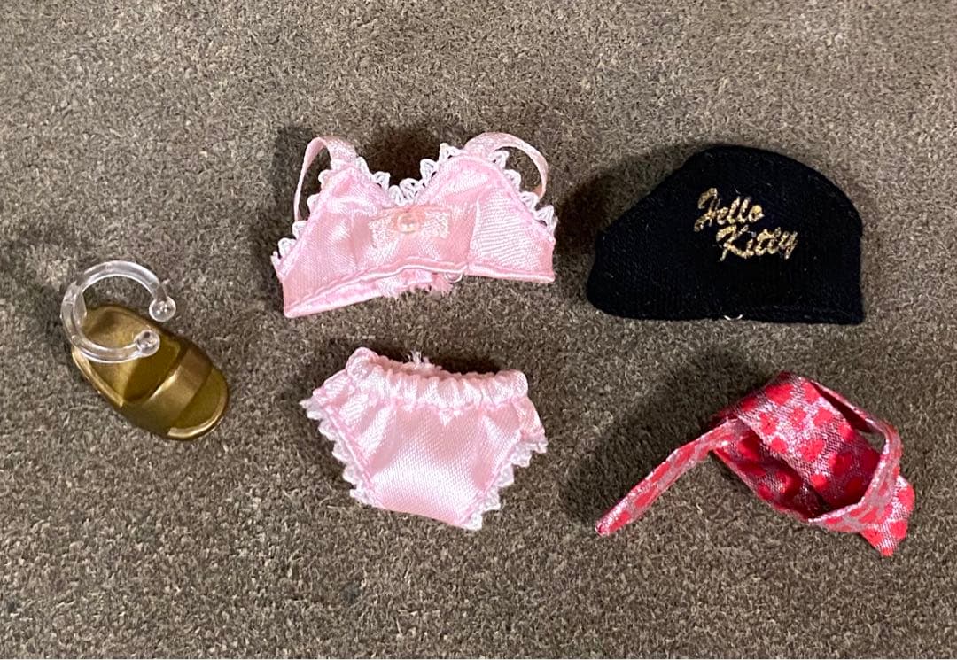 ハローキティ ドレスアップ コレクション マスコット 服 キャリーケース